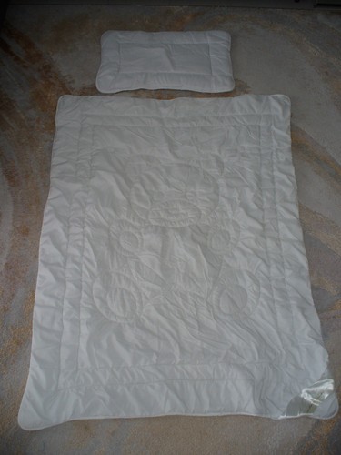 Bettdecke und kopfkissen - und,
